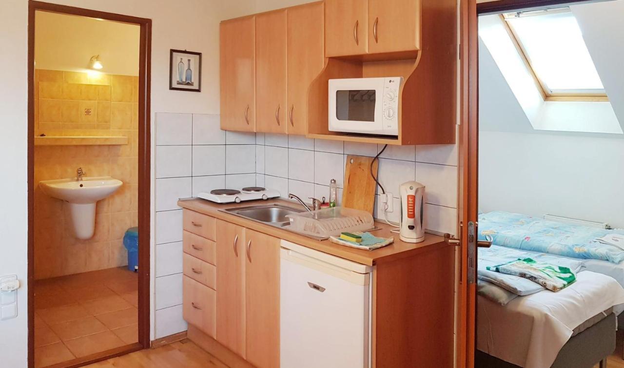Apartments Iris Liptovsky Mikulas Bagian luar foto