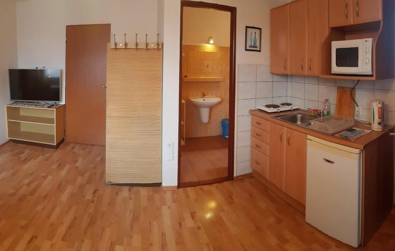 Apartments Iris Liptovsky Mikulas Bagian luar foto