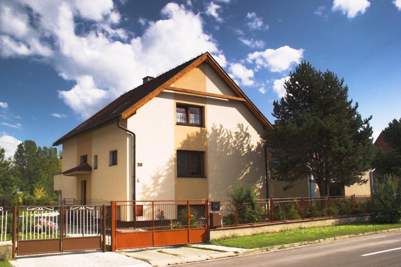 Apartments Iris Liptovsky Mikulas Bagian luar foto